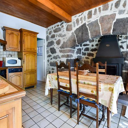 Beautiful Villa In The Parc Des Volcans D Auvergne Vic sur Cere Bagian luar foto