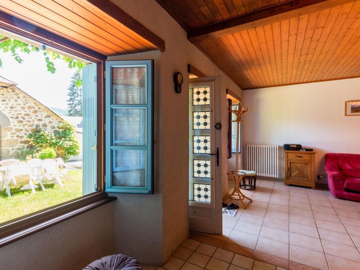 Beautiful Villa In The Parc Des Volcans D Auvergne Vic sur Cere Bagian luar foto