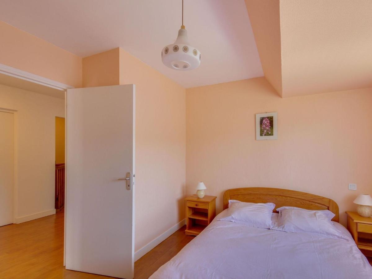 Beautiful Villa In The Parc Des Volcans D Auvergne Vic sur Cere Bagian luar foto