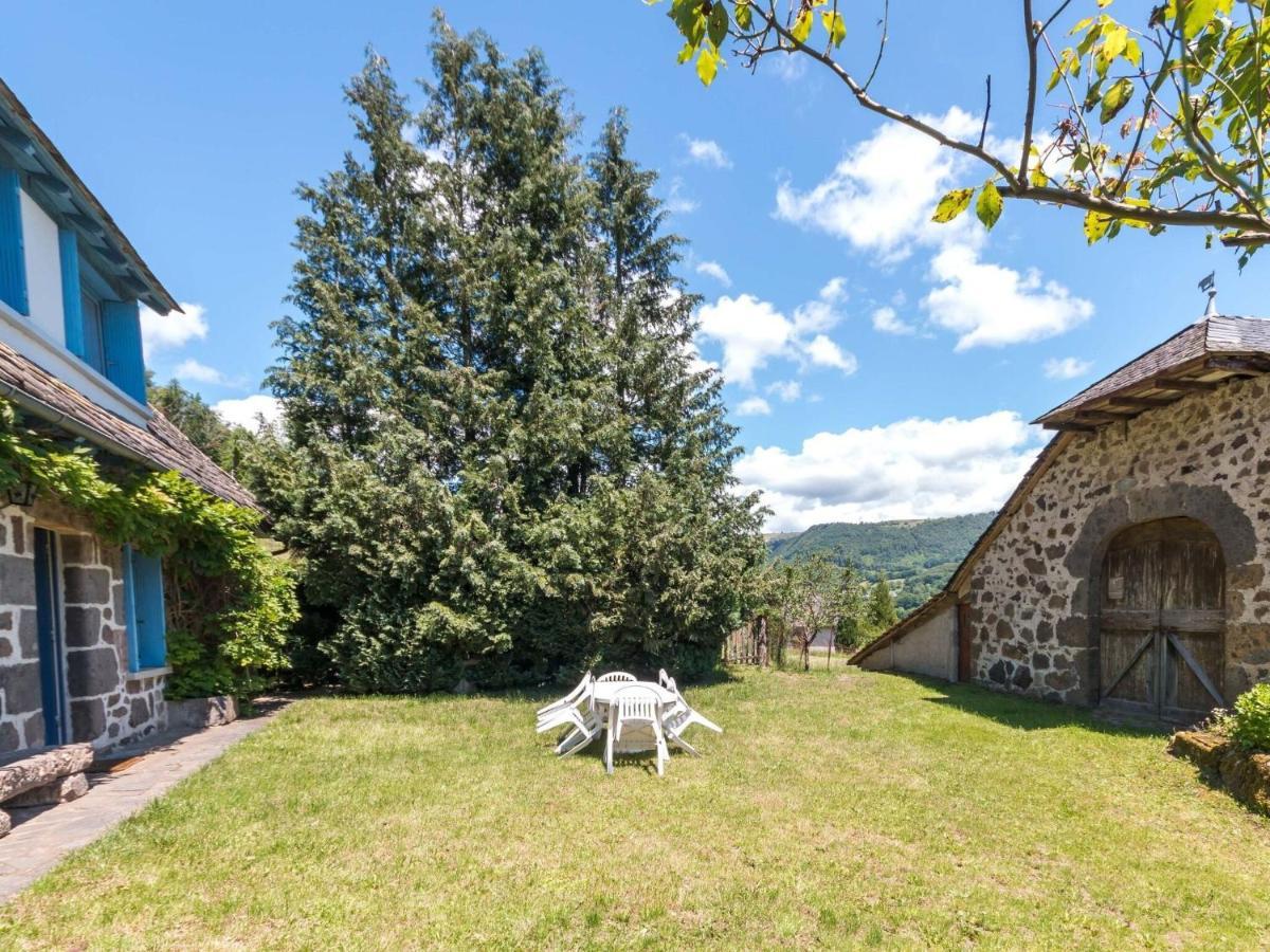 Beautiful Villa In The Parc Des Volcans D Auvergne Vic sur Cere Bagian luar foto