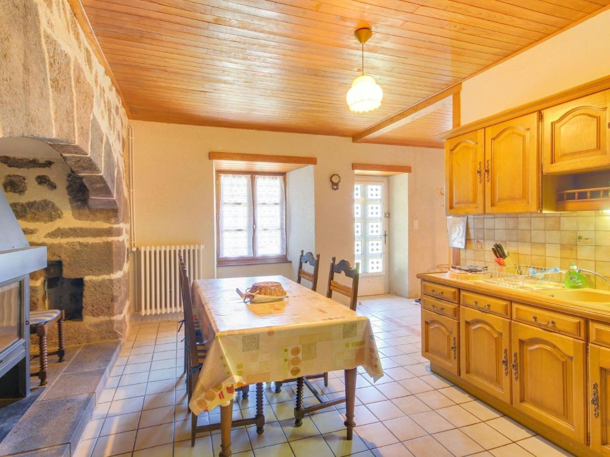 Beautiful Villa In The Parc Des Volcans D Auvergne Vic sur Cere Bagian luar foto