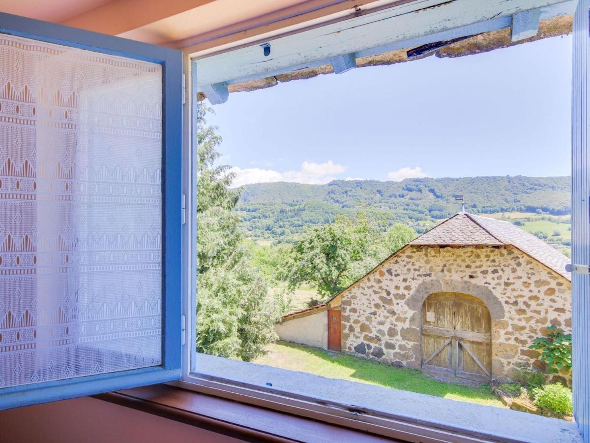 Beautiful Villa In The Parc Des Volcans D Auvergne Vic sur Cere Bagian luar foto