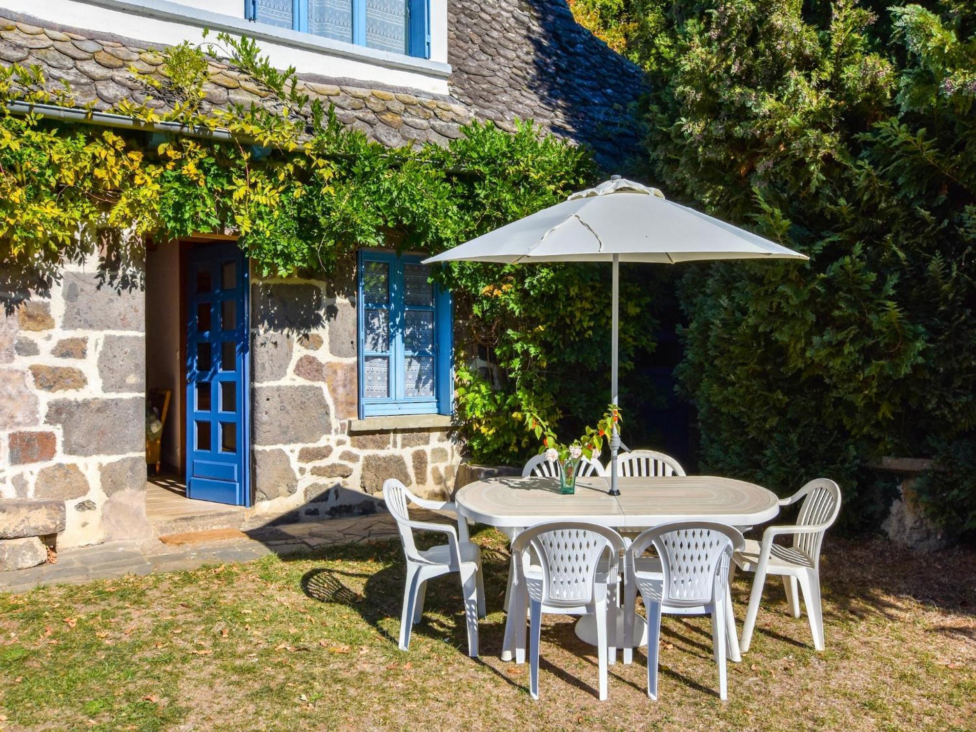 Beautiful Villa In The Parc Des Volcans D Auvergne Vic sur Cere Bagian luar foto