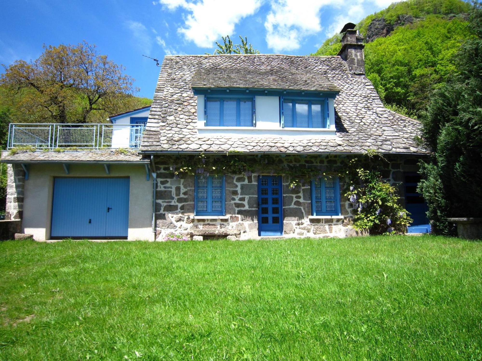 Beautiful Villa In The Parc Des Volcans D Auvergne Vic sur Cere Bagian luar foto